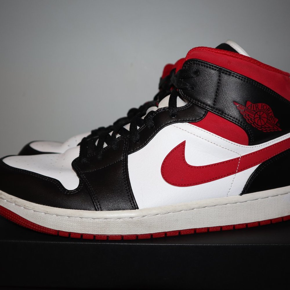 Air Jordan 1 Mid - Size 14